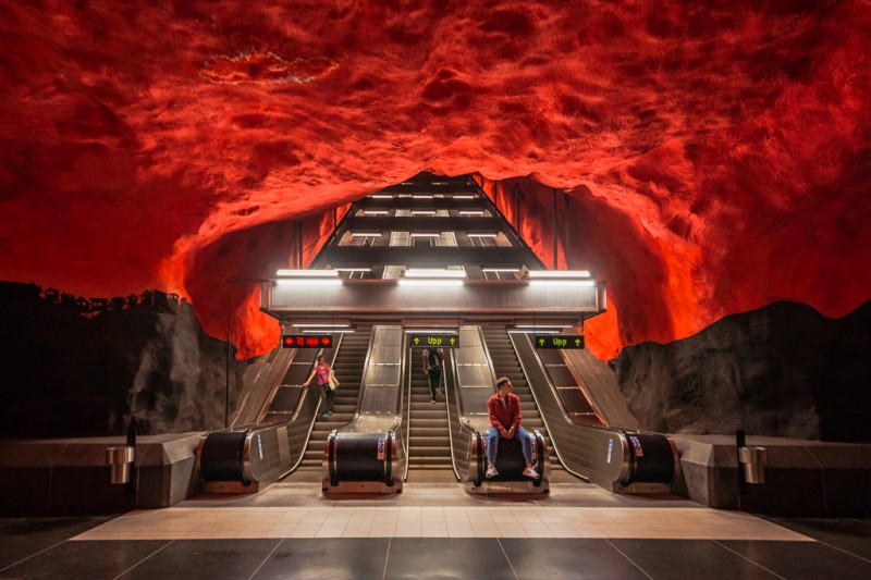 Зашёл в метро. Спасибо, что живой