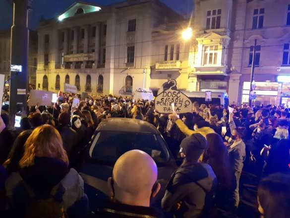 В Польше вспыхнули массовые протесты из-за желания властей ограничить работу иностранных СМИ | Русская весна