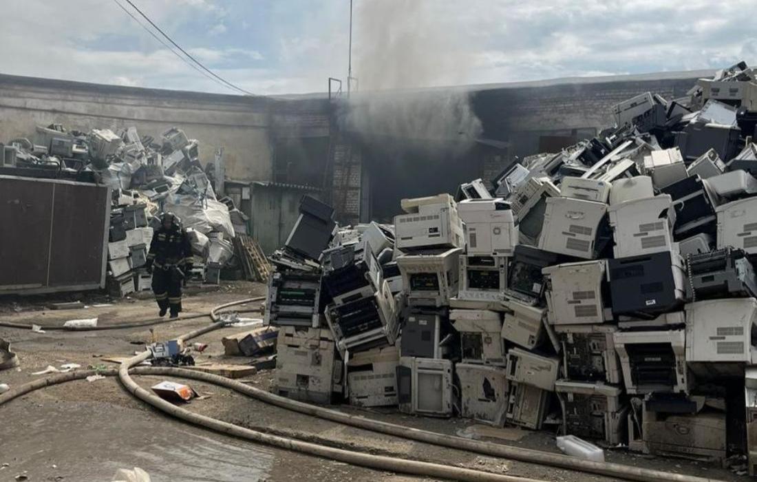 Следователи проверяют предприятие по переработке отходов – там после пожара погиб человек