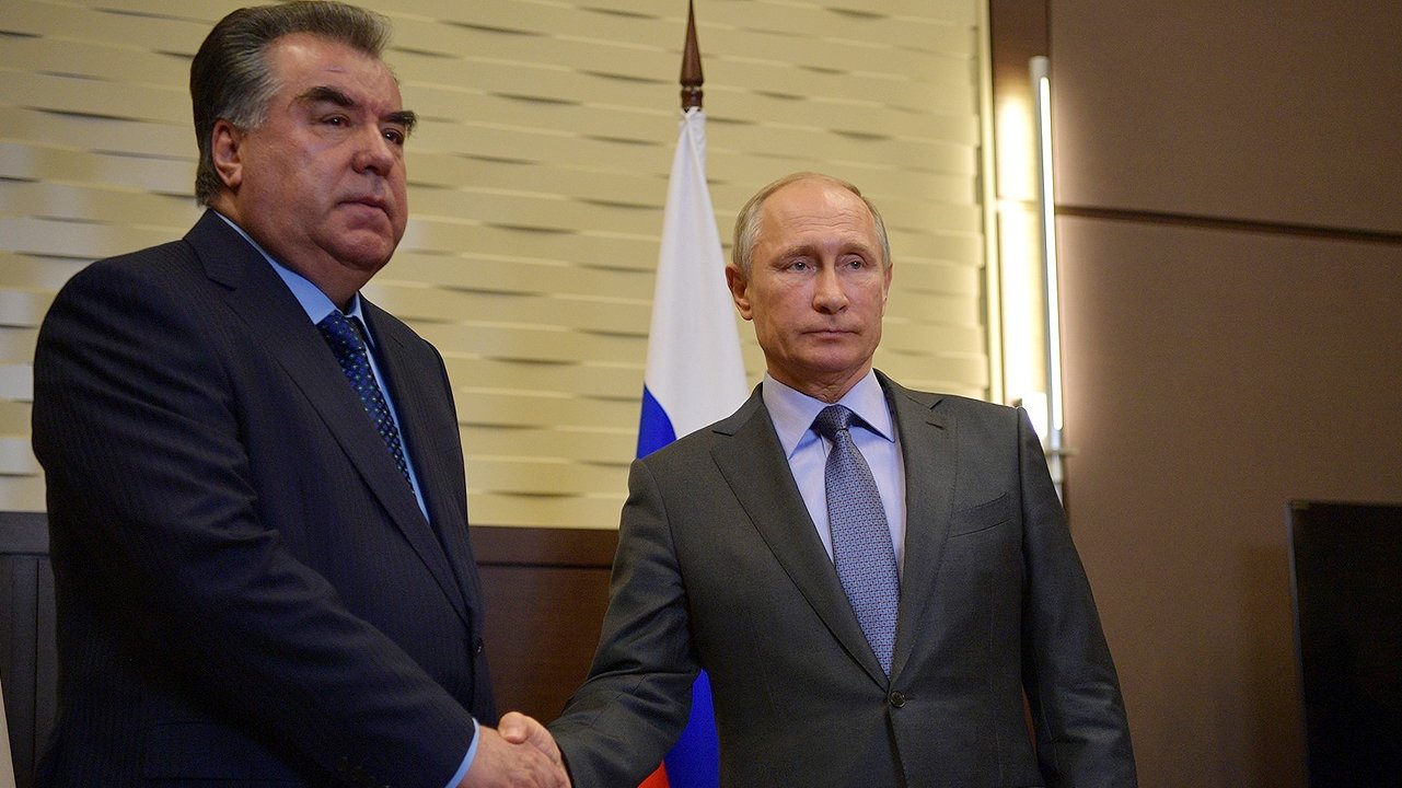 Путин поздравил с днем рождения президента Таджикистана и пожелал ему благополучия