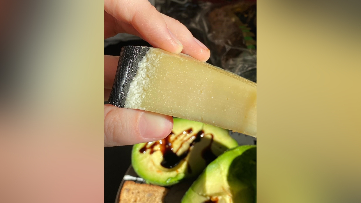 Скажите: «Сыыыр!». Готовим сыр в домашних условиях под руководством эксперта Скажите: «Сыыыр!». Готовим сыр в домашних условиях под руководством эксперта Общество