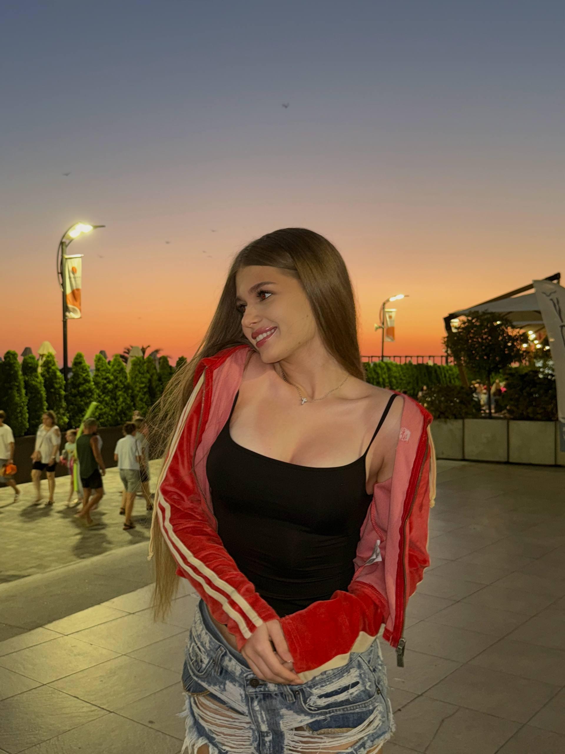 Валя Карнавал, в сторону: горячие фото Леры Симки, которая покоряет Россию и мир Валя Карнавал, в сторону: горячие фото Леры Симки, которая покоряет Россию и мир format-article,noindex,tiktok (тикток),социальная сеть,лера симка,Развлечения