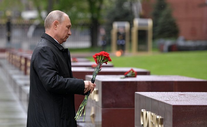 Историк: чем дальше от войны, тем чаще побеждает историческая политика более сильных 