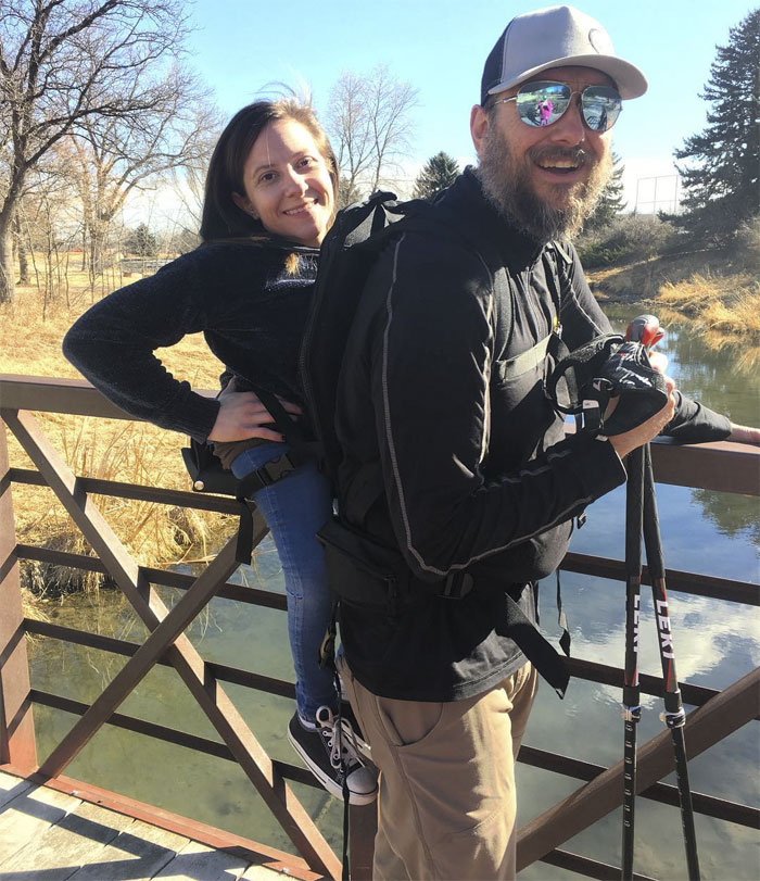 Слепой мужчина и неходячая девушка стали тандемом путешественников