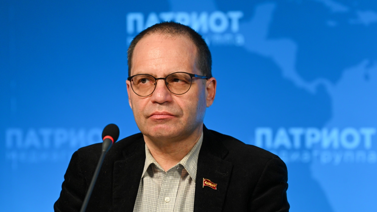 Политолог Соловейчик назвал открытие фуд-кортов в ТЦ Петербурга правильным шагом Беглова