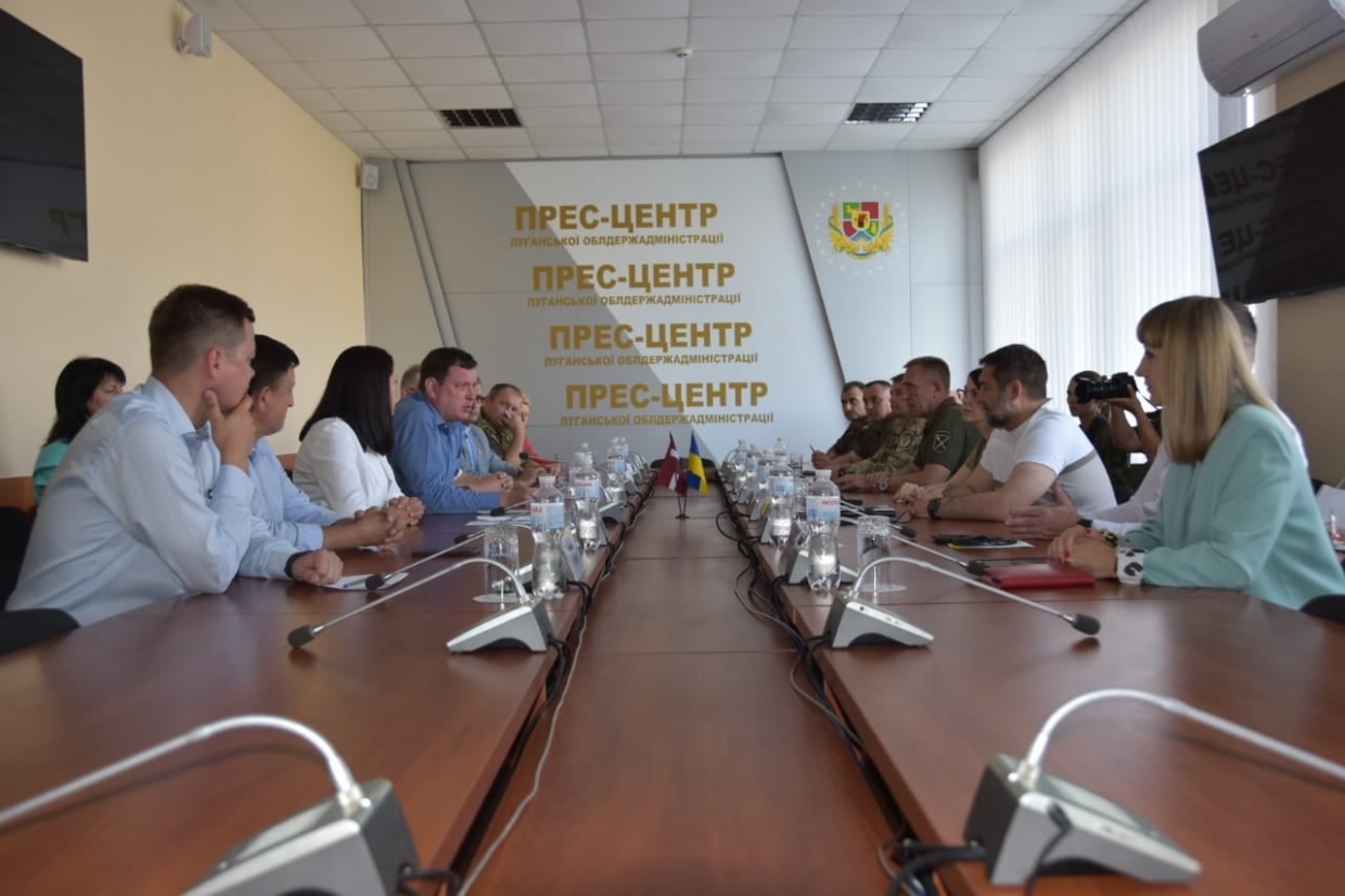 Донбасс посетили четыре европейские делегации, а Зеленский открыл «Крымскую платформу»