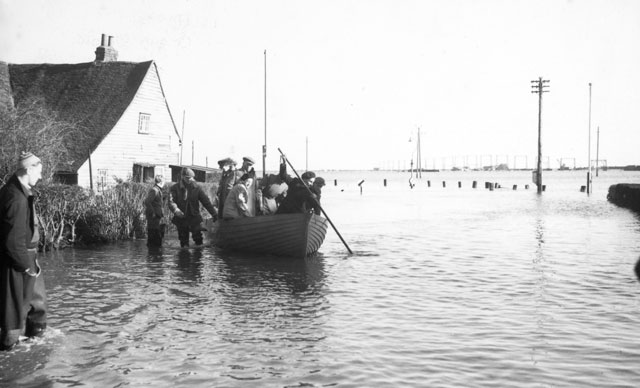 Вода 1900. Наводнение Святой Марии Магдалины. Наводнение Святой Марии Магдалены, 1342 год. Наводнение в Нидерландах 1953. Наводнение в Голландии 1953.