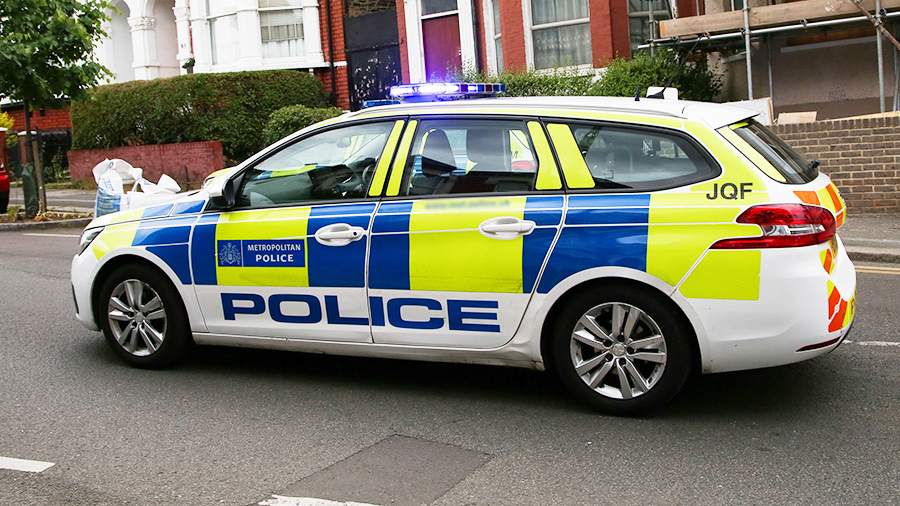 Подросток погиб после нападения вооруженного мечом мужчины в Лондоне