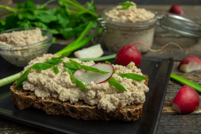 Паштет из куриной грудки с грецкими орехами