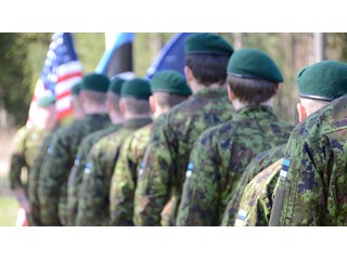 «Плацдарм вблизи российских городов»: как НАТО наращивает военную активность в Прибалтике