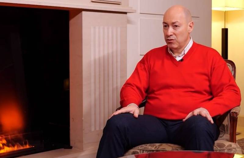 Гордон назвал две причины переброски войск РФ к границам Украины