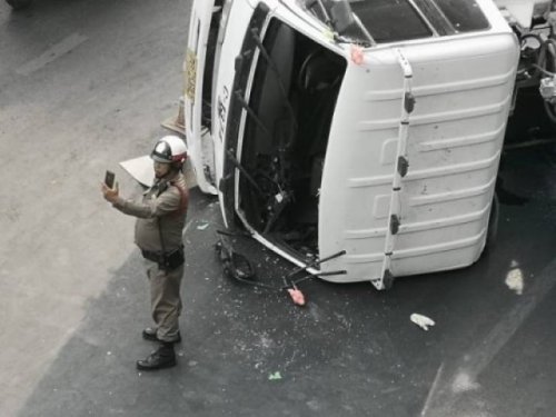 Необычные аварии и впечатляющие ДТП Необычные аварии и впечатляющие ДТП приколы,смешные картинки,юмор