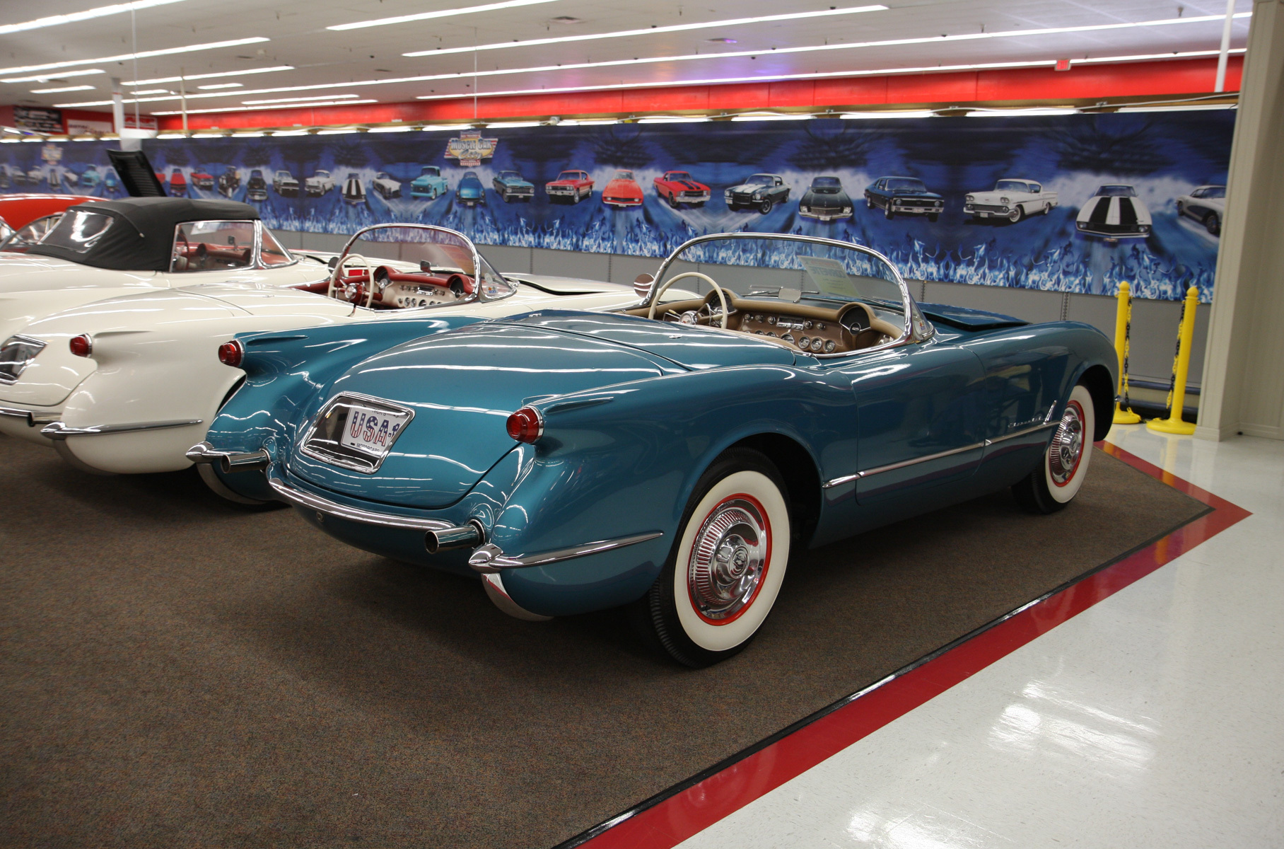 В США продают целый музей автомобилей. Посмотрите на его коллекцию Селектор
