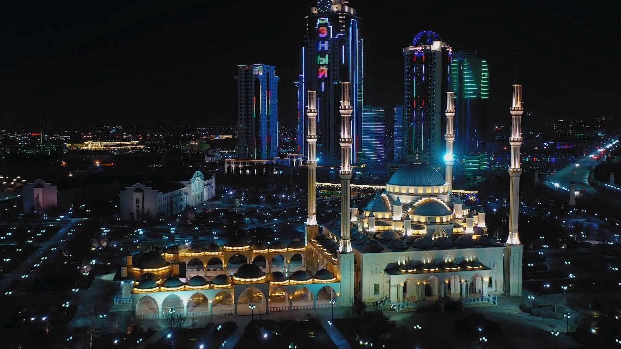 Кадыров: Правительство России ежегодно выделяет 300 млрд рублей на содержание Чечни Кадыров: Правительство России ежегодно выделяет 300 млрд рублей на содержание Чечни Политика