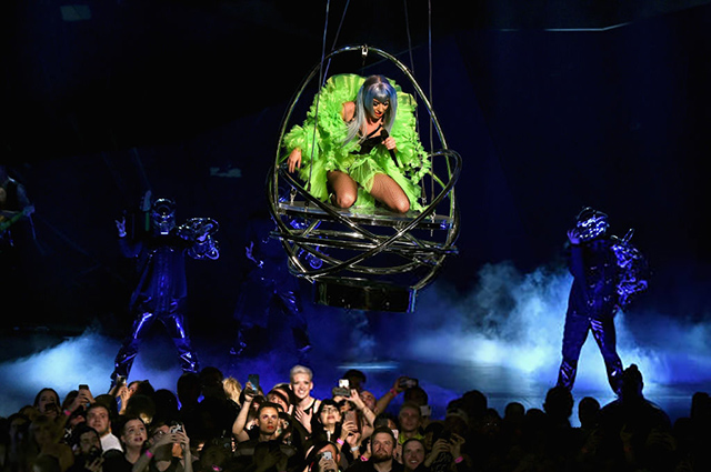 10 экстравагантных сценических образов Леди Гаги на шоу в Лас-Вегасе звездный стиль