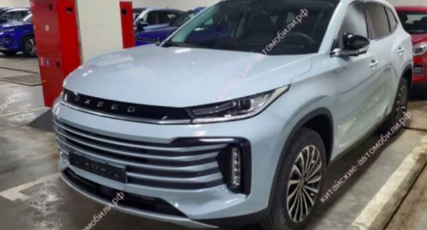 Китайский кроссовер Exeed TXL с более мощным двигателем заметили в РФ