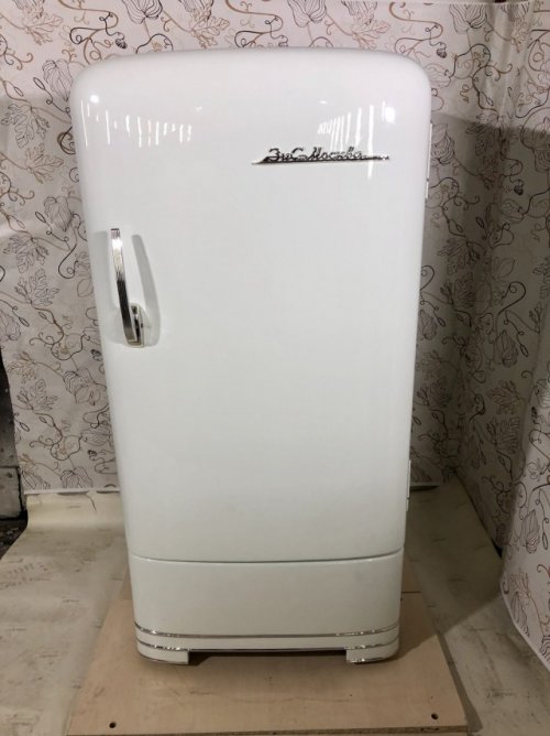 Восстановленный холодильник ЗИС Москва 1952 года Восстановленный холодильник ЗИС Москва 1952 года