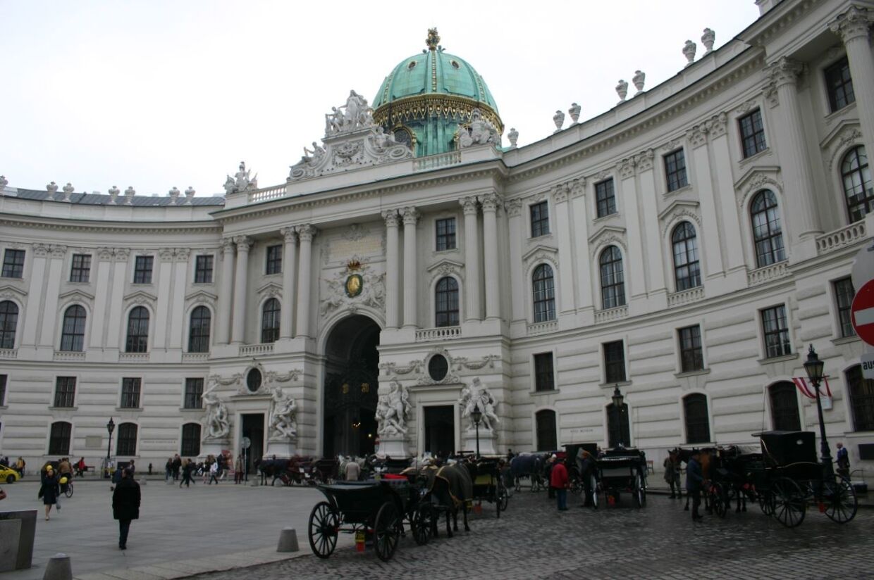 Дворец Хофбург — зимняя резиденция династии Габсбургов в Вене