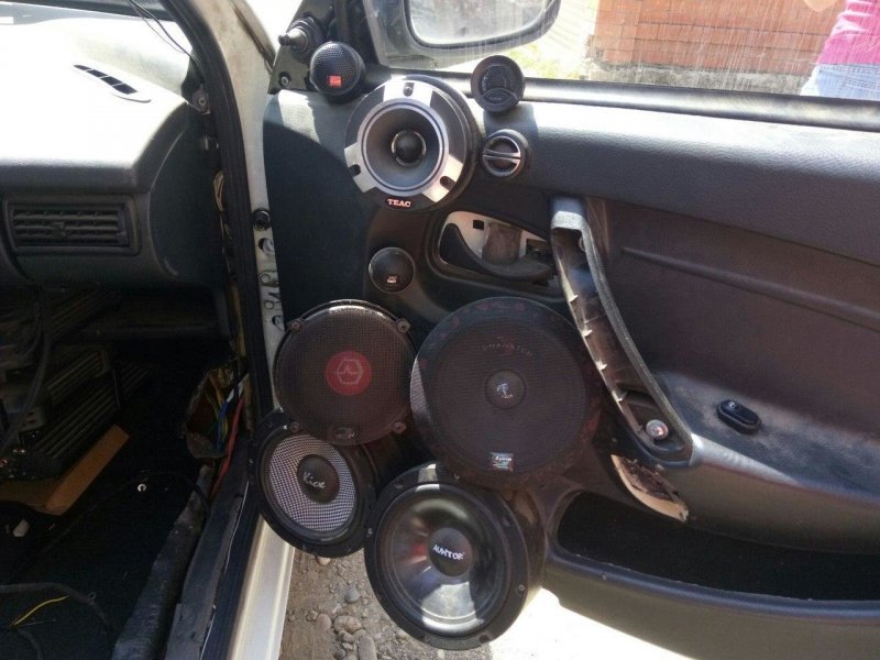 Ужасные примеры установки автоакустики авто, автозвук, автотюнинг, акустика, ваз, колхоз, музыка, тюнинг