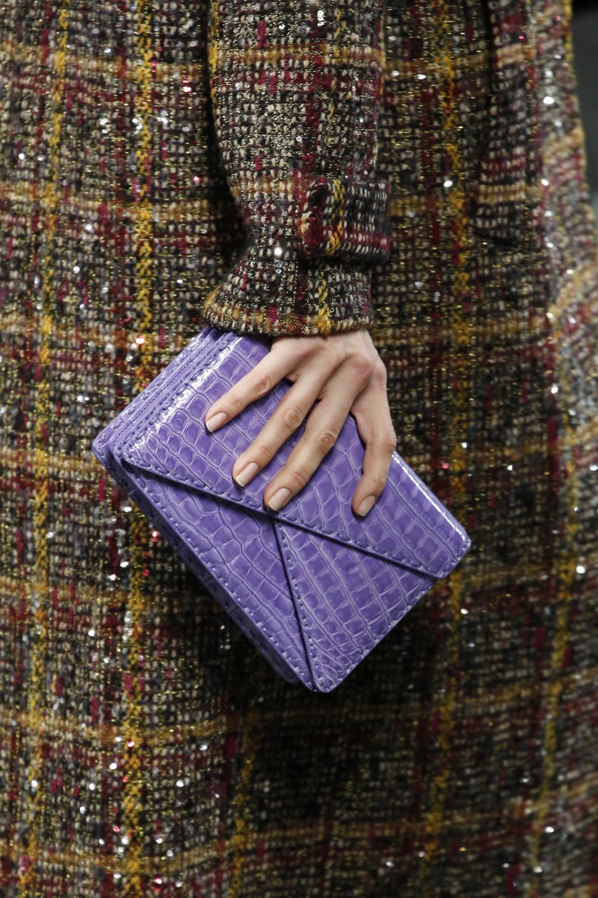 Модный клатч-конверт фиолетового цвета