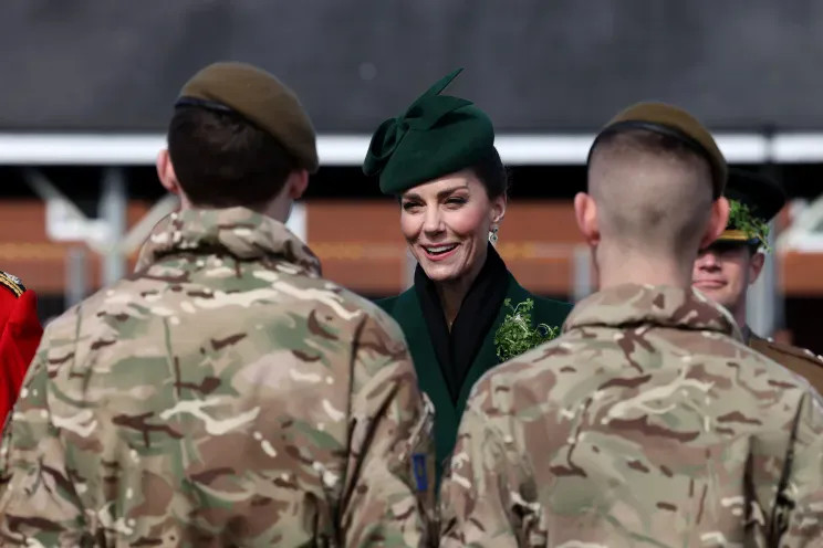 Кейт Миддлтон в зелёном на параде Ирландской гвардии