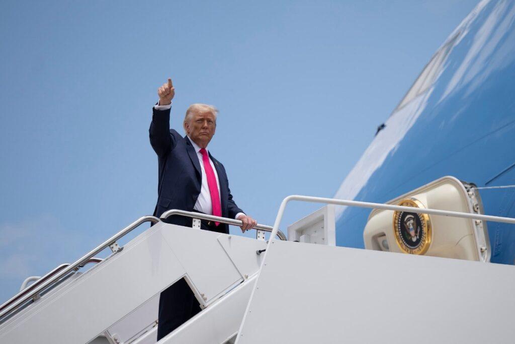 Трамп уехал играть в гольф на фоне сообщений о переговорах с Украиной