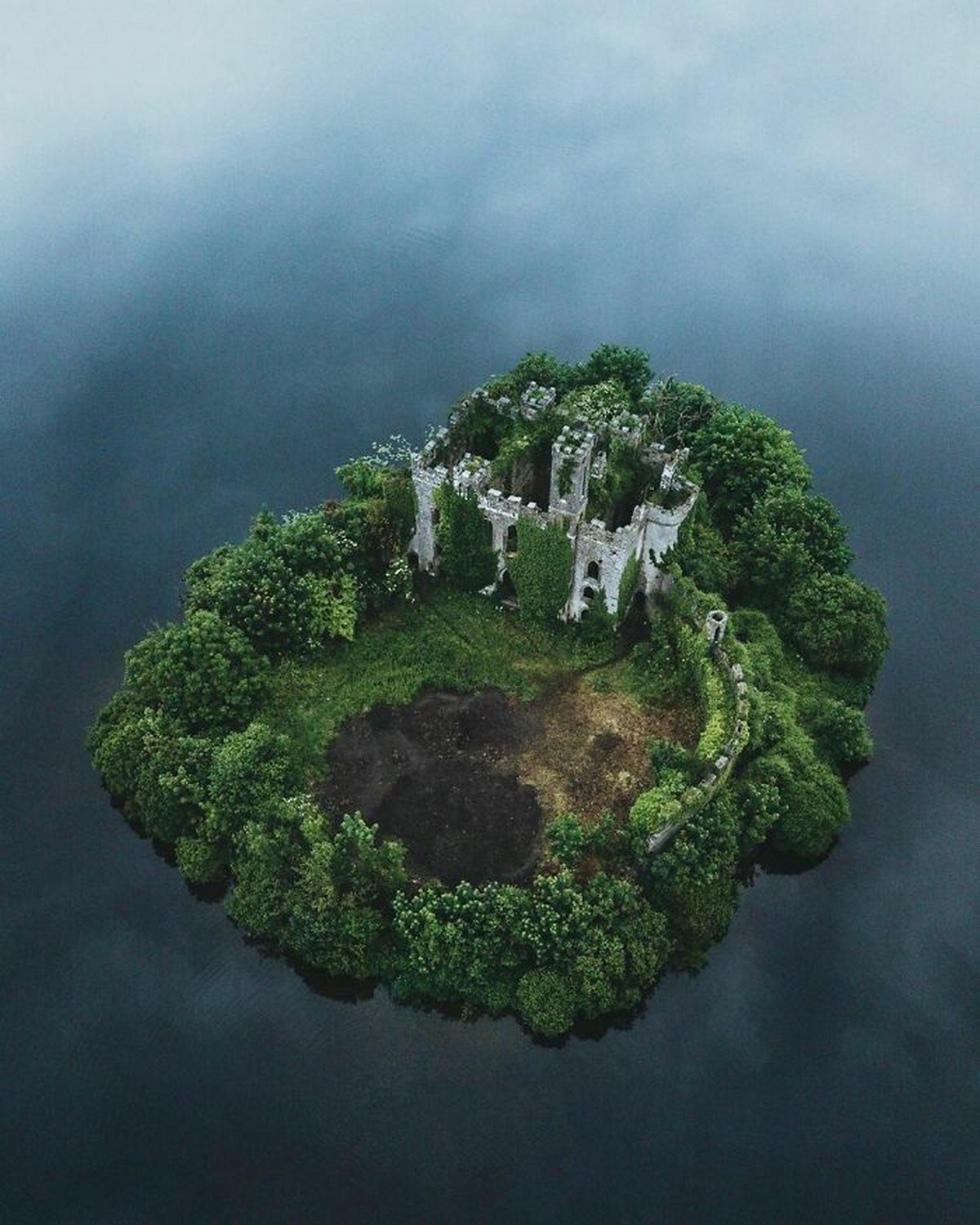 Захватывающие фотографии заброшенных мест заброшки,тревел-фото