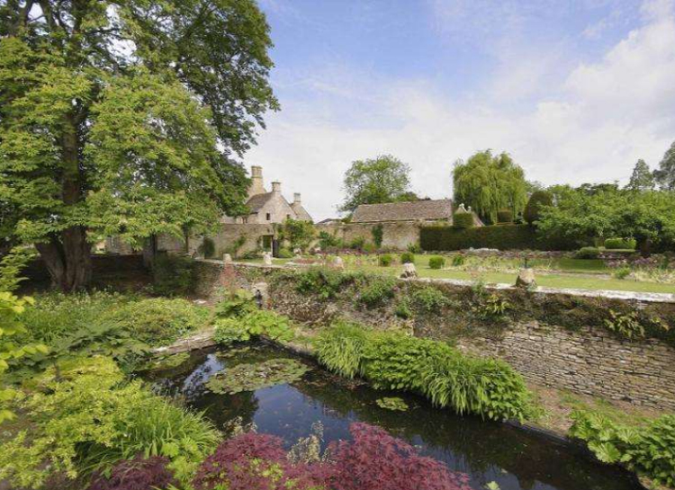 В гостях у герцогини Корнуольской: особняк, где Камилла и Чарльз встречались в тайне от Дианы, выставлен на продажу Стиль жизни,Дома звезд