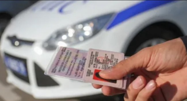 Водительские права можно будет предъявлять на телефоне с 1 октября Водительские права можно будет предъявлять на телефоне с 1 октября Автомобили