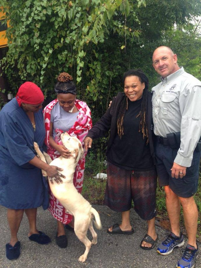 NTD-rescuers-drowning-creature-lurking-behind0-9