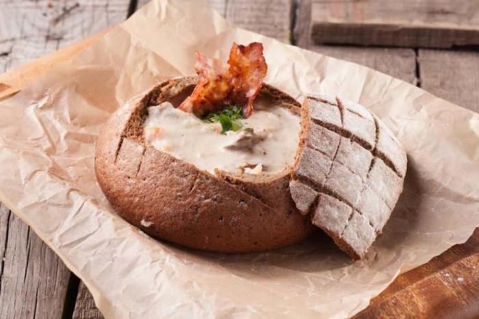 Сырный суп в хлебе.  Фото: foodandmood.com.ua.