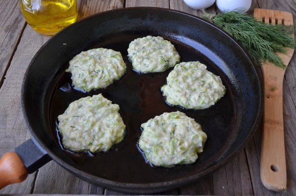 Кабачковые оладьи с сыром и зеленью