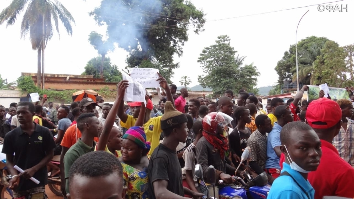 Неоколониальная политика Макрона спровоцировала антифранцузские настроения в ЦАР