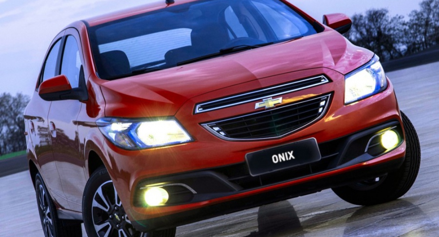 В Узбекистане начали выпускать Chevrolet Onix – аналог российской Vesta Автоновинки