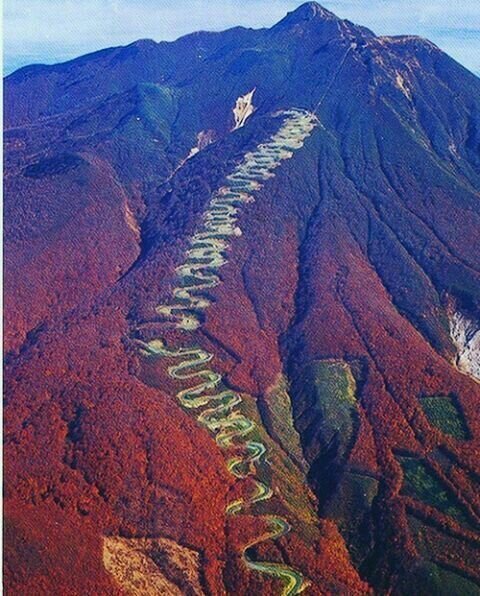 Дорога на гору Иваки, Япония горы, интересное, красота, скалы, стройка, царь природы