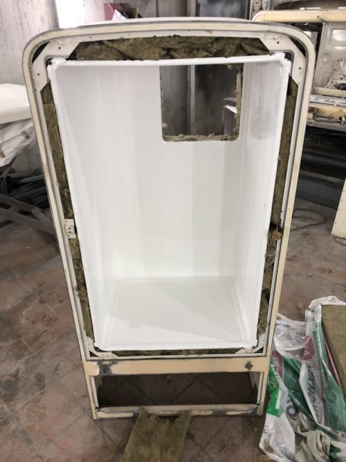 Восстановленный холодильник ЗИС Москва 1952 года Восстановленный холодильник ЗИС Москва 1952 года