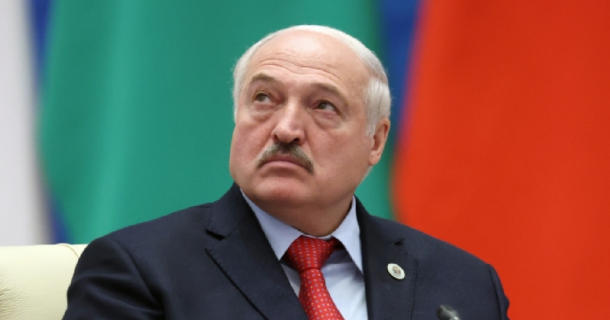Лукашенко прокомментировал потерю равновесия на ступеньках на саммите СНГ
