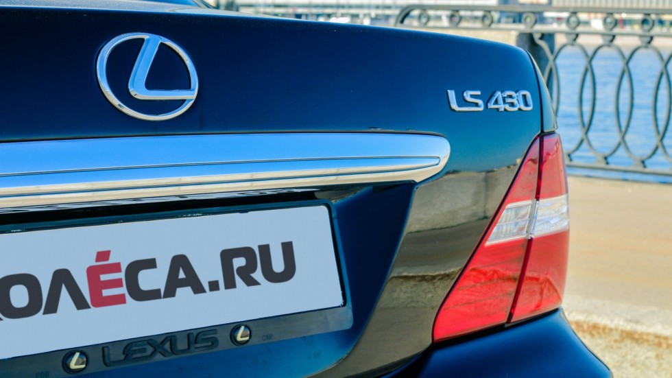 Lexus LS430 крышка багажника