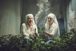 Фоторепортаж: как живут монахини, выращивающие марихуану