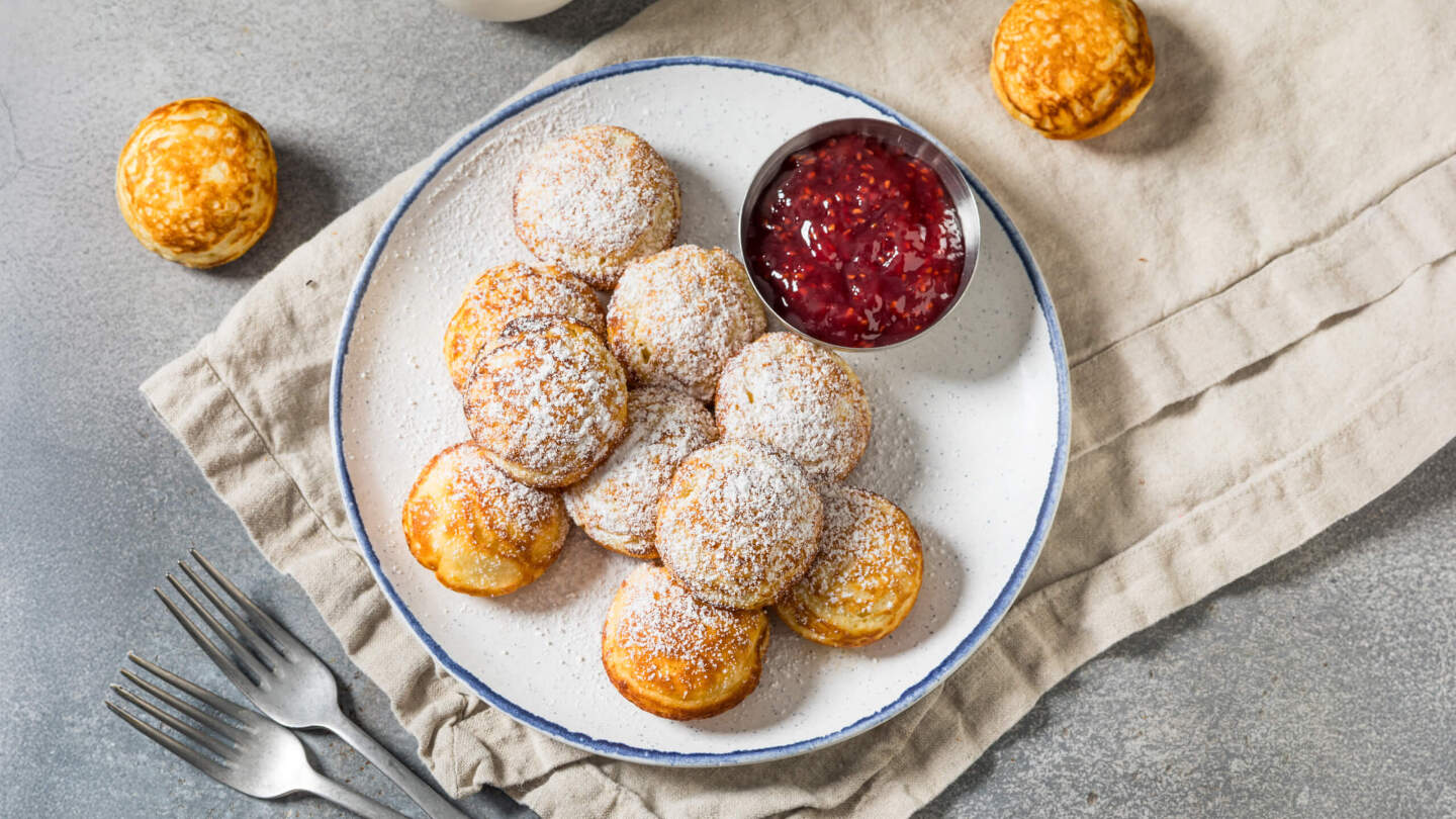 10 блинов, которые стоит испечь, пока не закончилась мука тесто, блины, сковороде, почти, раскатывают, маслом, складывают, прямо, готовят, сворачивают, молоко, остается, снова, сверху, пекут, часто, появились, Франции, гречневой, только