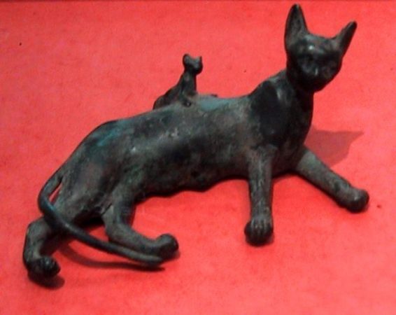 скульптура кошки