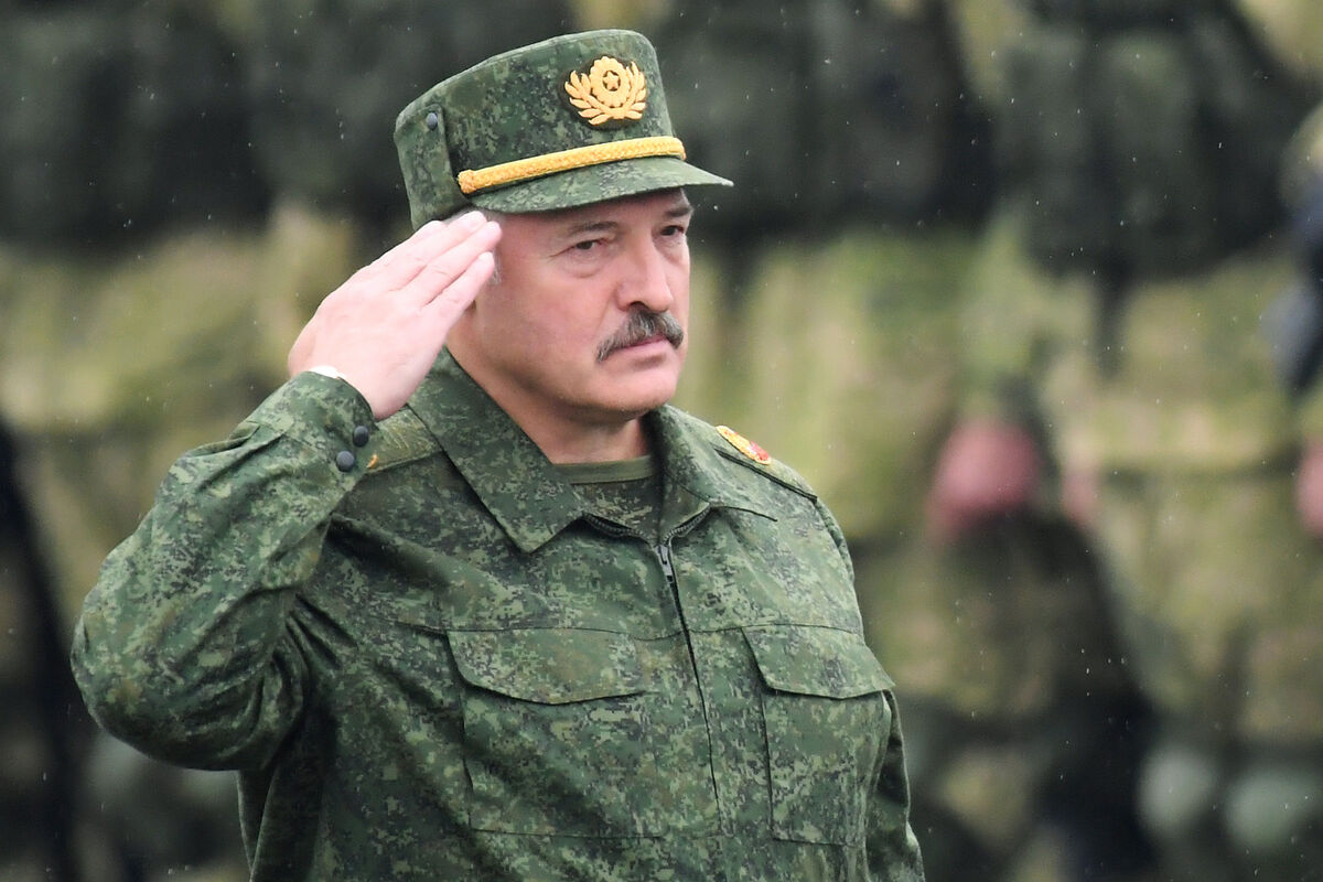 Лукашенко прибыл в район размещения танкового батальона с внезапной проверкой