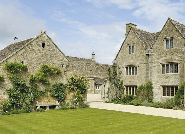 В гостях у герцогини Корнуольской: особняк, где Камилла и Чарльз встречались в тайне от Дианы, выставлен на продажу Стиль жизни,Дома звезд