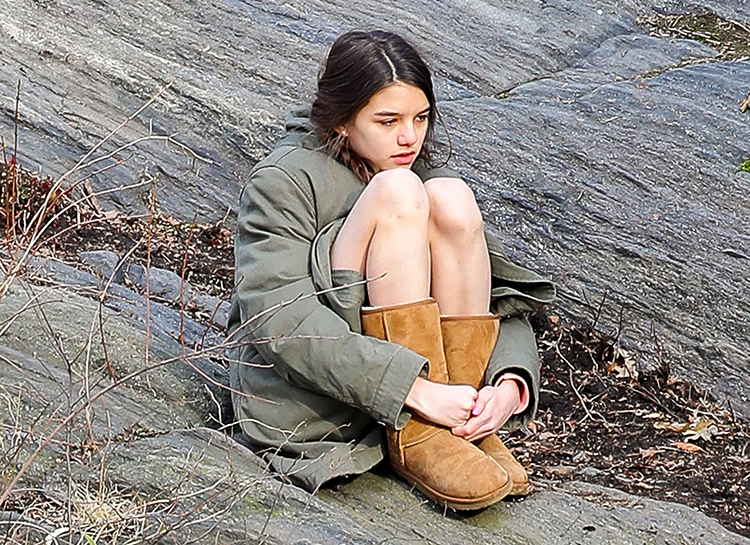 Все нипочем: Кэти Холмс с дочерью Сури Круз и новыми питомцами на прогулке в Нью-Йорке Все нипочем: Кэти Холмс с дочерью Сури Круз и новыми питомцами на прогулке в Нью-Йорке Дети,Дети знаменитостей