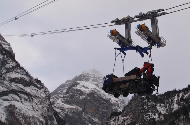 Как тяжелую строительную технику доставляют на высокогорье горы,интересное,техника