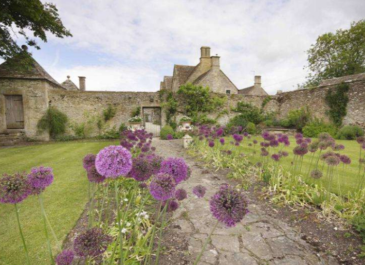 В гостях у герцогини Корнуольской: особняк, где Камилла и Чарльз встречались в тайне от Дианы, выставлен на продажу Стиль жизни,Дома звезд