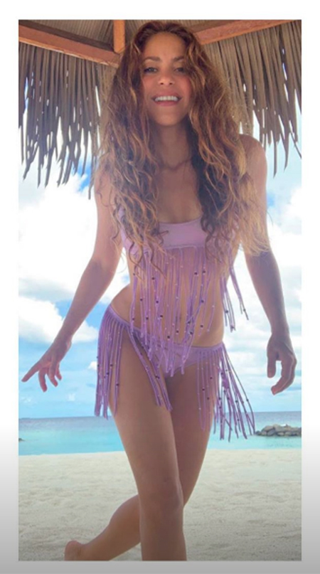Соблюдая традиции: Шакира опубликовала фото в купальнике собственного дизайна Звезды,Новости о звездах