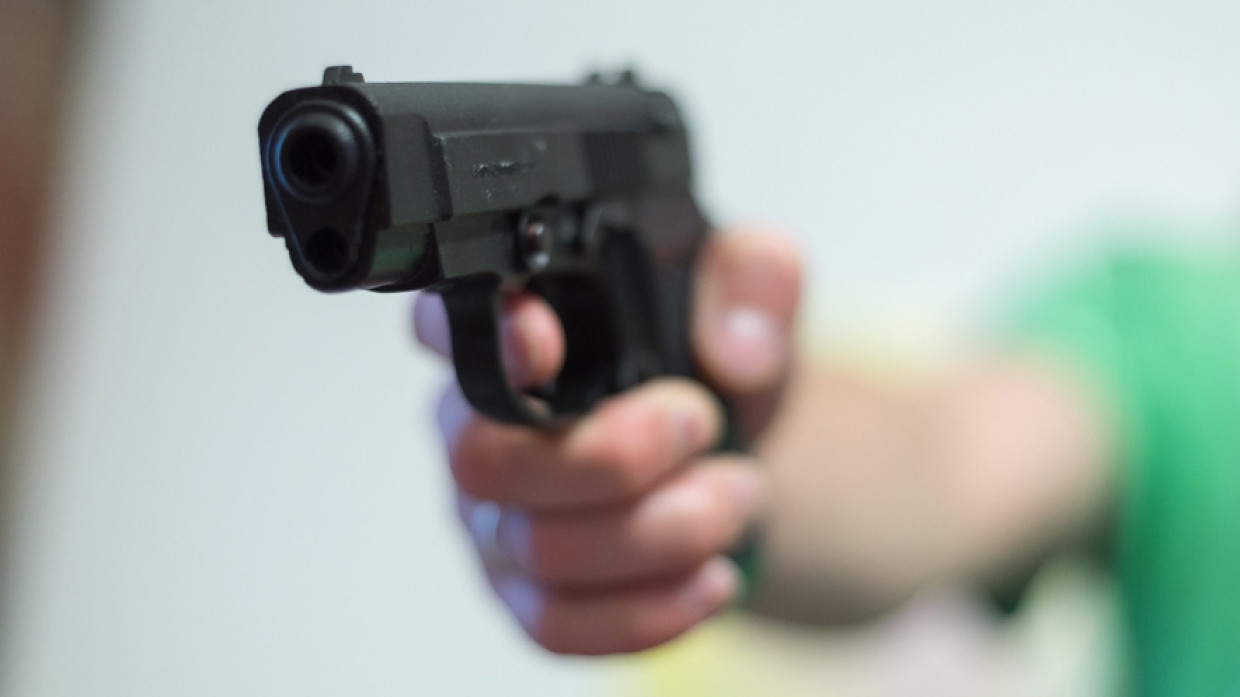 Два человека попали в реанимацию после драки со стрельбой в Петербурге