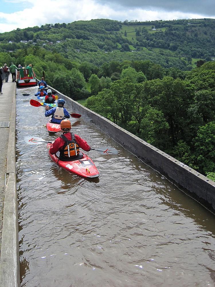 Самые впечатляющие водяные мосты