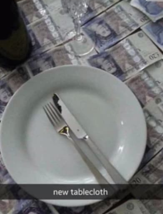 15 забавных кадров об обеспеченных людях, которые решили хвастануть своим достатком 15 забавных кадров об обеспеченных людях, которые решили хвастануть своим достатком